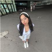 Soy una persona extrovertida, empàtica y con mucha paciencia. Adapto mis clases a los niveles y tengo experiencia.